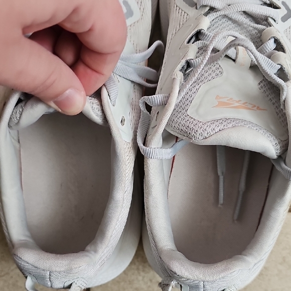 Altra - Picture 3 of 8